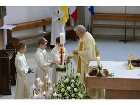 Feier der 1. Heiligen Kommunion in Sankt Crescentius (Foto: Karl-Franz Thiede)